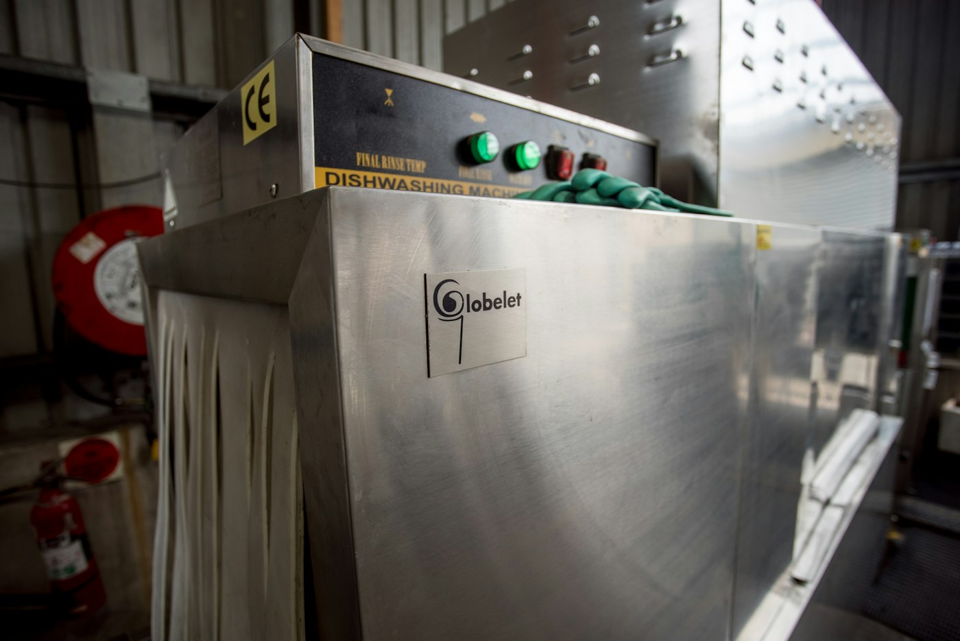 Commercial undercounter dishwashing machine