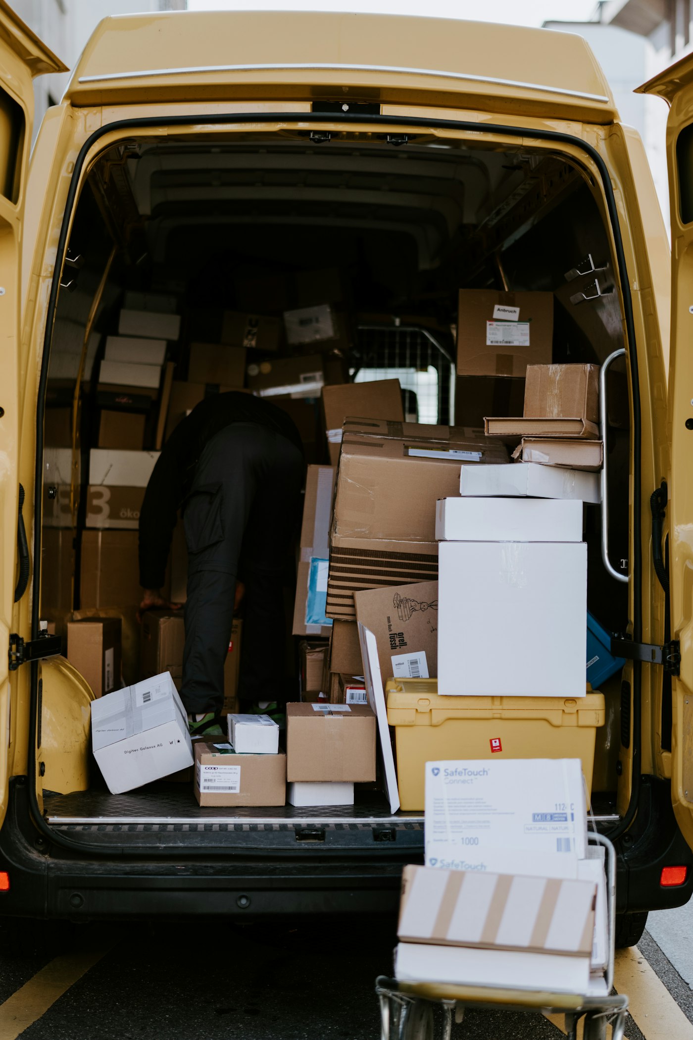 Delivery logistics and loading